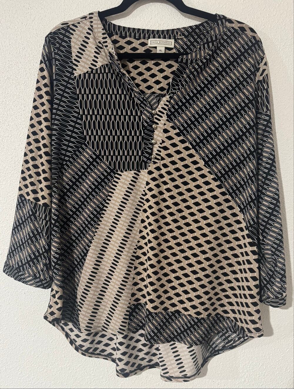 Dana Buchman XL Black White Tan Abstract Geometric Print V-Neck Blouse Tunic Top
